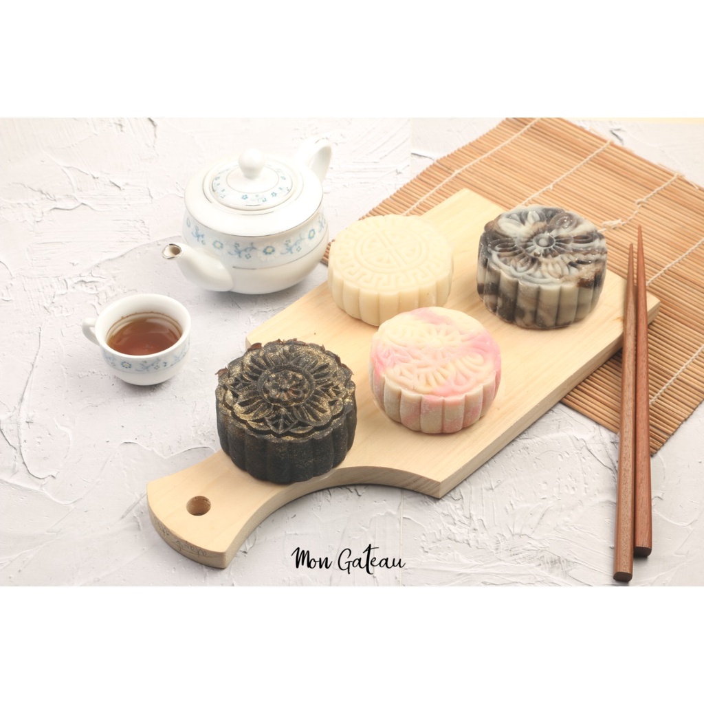

Custom Kue Bulan Moon Cake - Kue Bulan Halal - Modern Mooncake