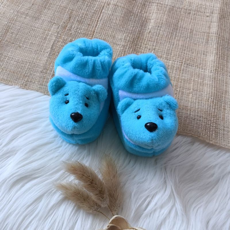 Sepatu bayi bulu the pooh 0-6 bulan