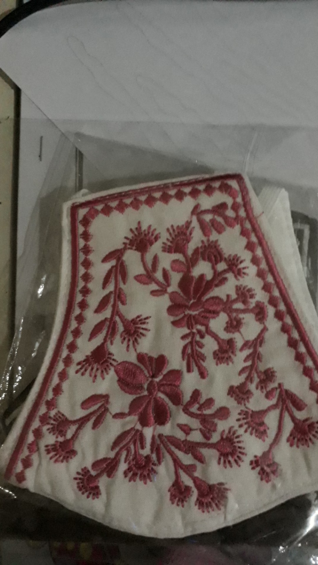 Masker Bordir Ranting Bunga Pink