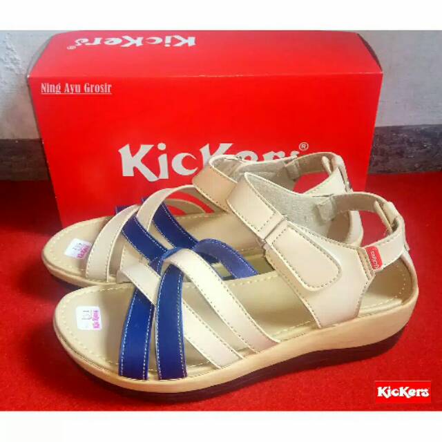 Sepatu sandal kickers