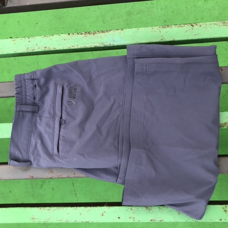 celana pendek fjallraven kanken