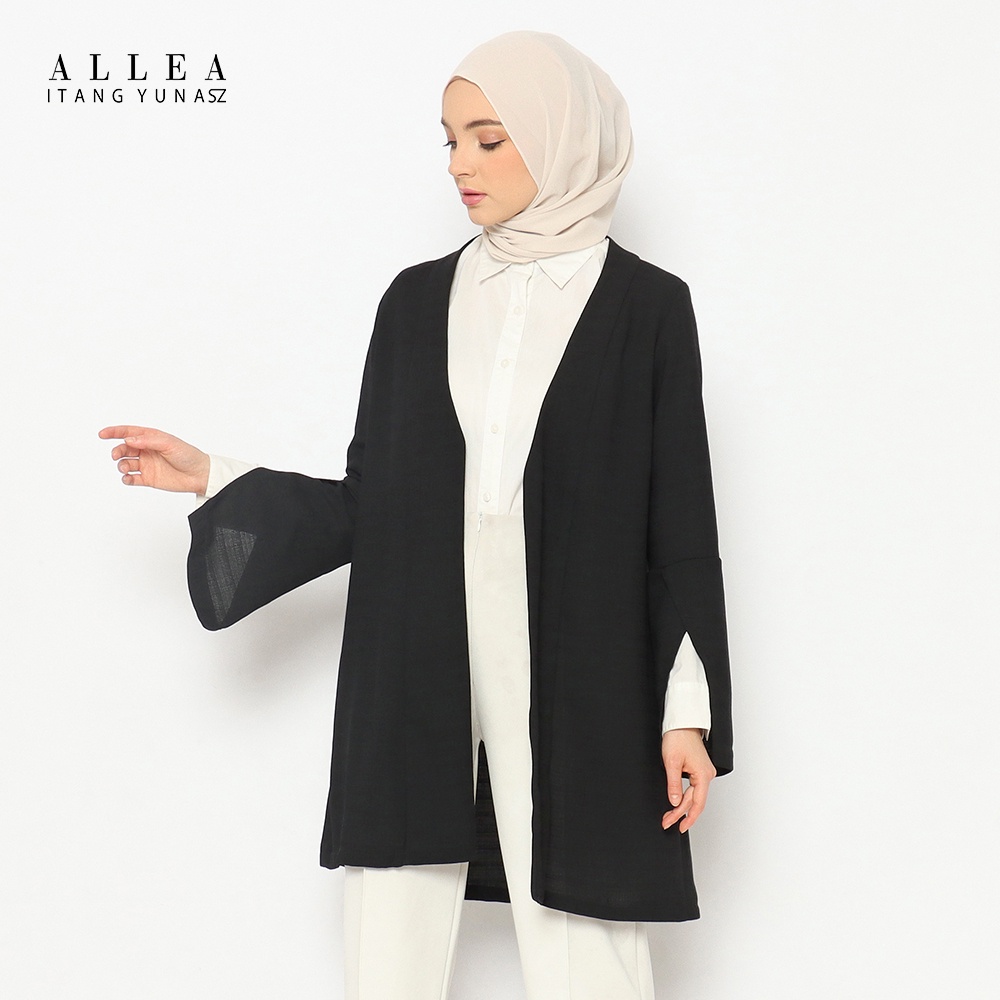 Allea Itang Yunasz / Zuheer Outer / Outer Wanita