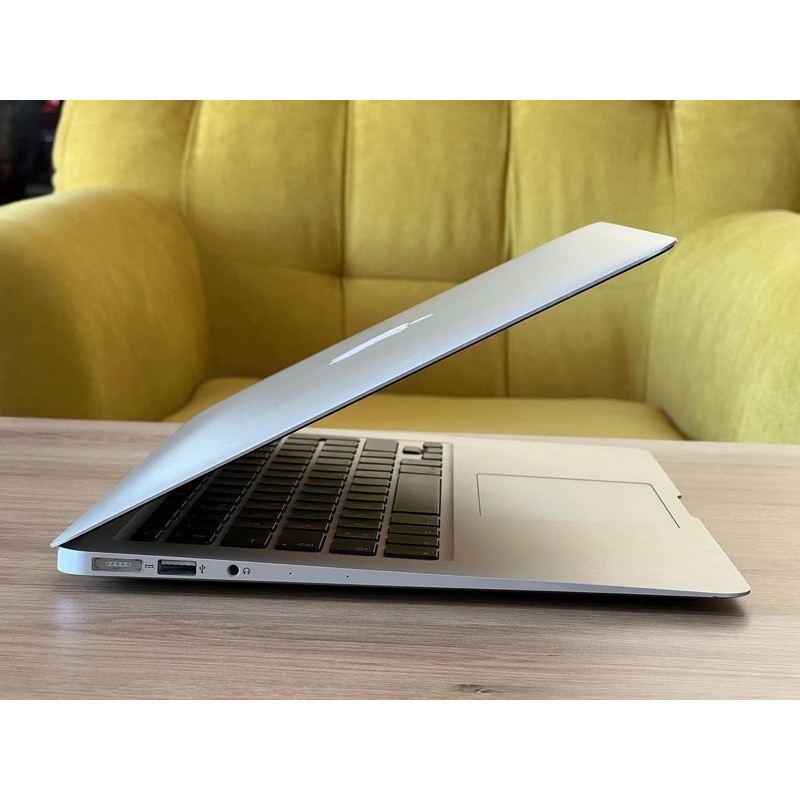 Macbook Air 2017 13 inch intel Core i7 // i5 Ram 8Gb Ssd 128 / 256Gb