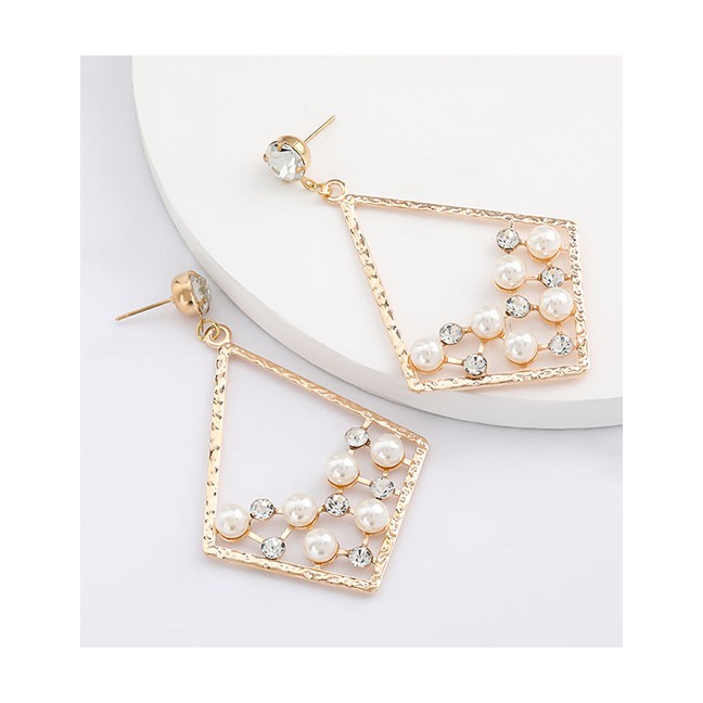 LRC Anting Tusuk Fashion Golden Diamond Alloy Acrylic Diamond Pearl Earrings K10051