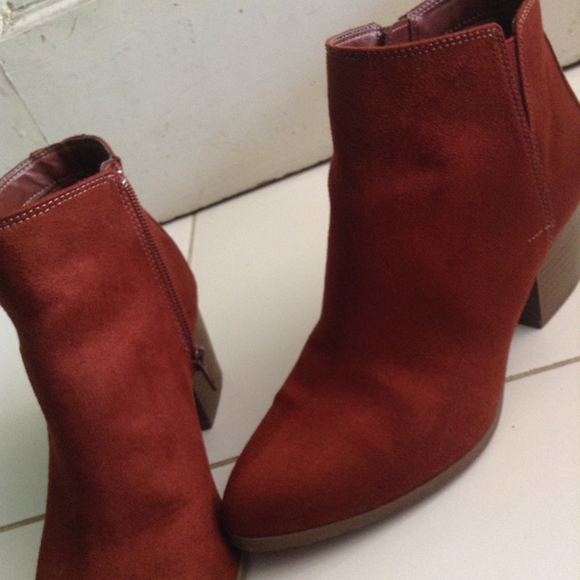 payless red boots