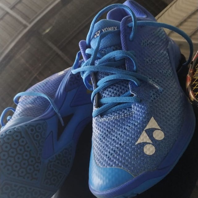 Sepatu Yonex Aerus 3
