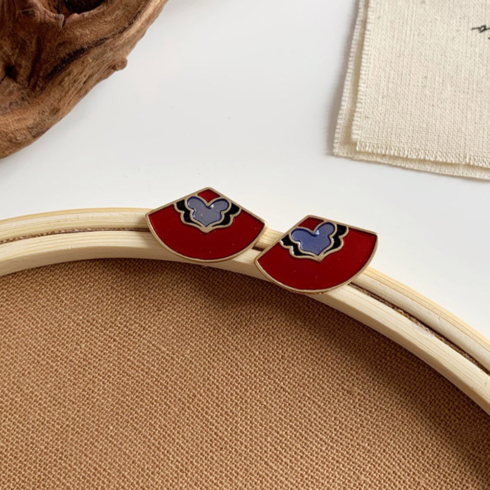 Anting Klip Enamel Bentuk Geometri Warna Merah Gaya Vintage Untuk Wanita