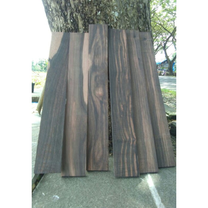 Papan kayu ebony hitam