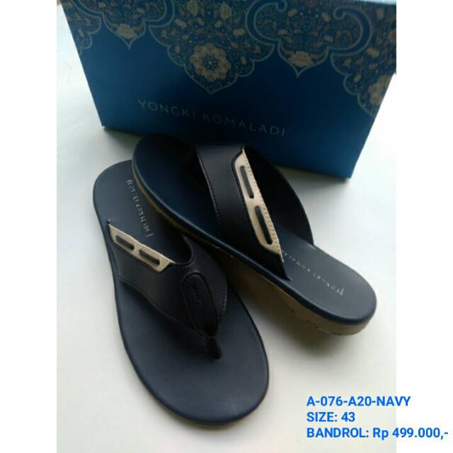  SANDAL  SELOP  PRIA BRANDED YONGKI  KOMALADI SIZE 43 WARNA 