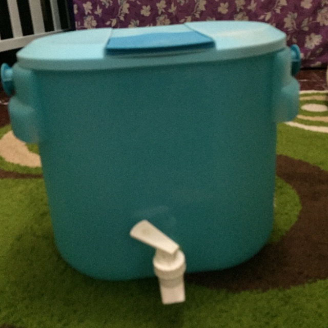 Preloved tempat air minum dispenser tupperware warna blue ukuran 8.7 L murah bagus