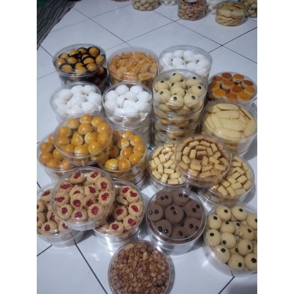 

ANEKA KUE KERING LEBARAN PREMIUM TERMURAH 250 gram dan 500 gram Nastar | Putri Salju | Kastengel | Lidah kucing | Choco chips | Janda genit | Thumbprint |Semprit/dahlia | Kue kacang