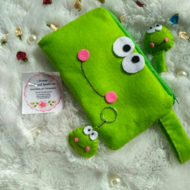 

Set Kotak Pensil Karakter