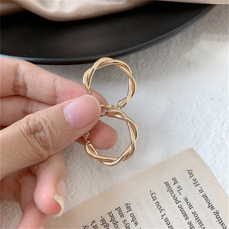 Korean Women's Round Earring Geometric Twist Earrings