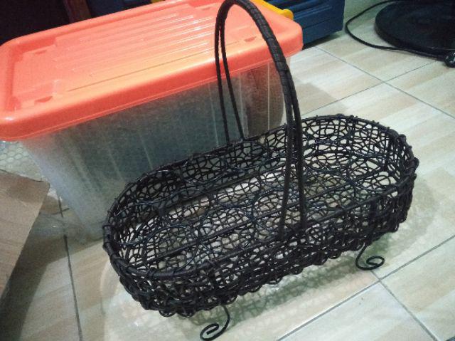 Keranjang Aqua 16 Cup Bentuk Oval Bertangkai - Keranjang Mountoya Cup 16 Rangka Besi Rotan Sintetis
