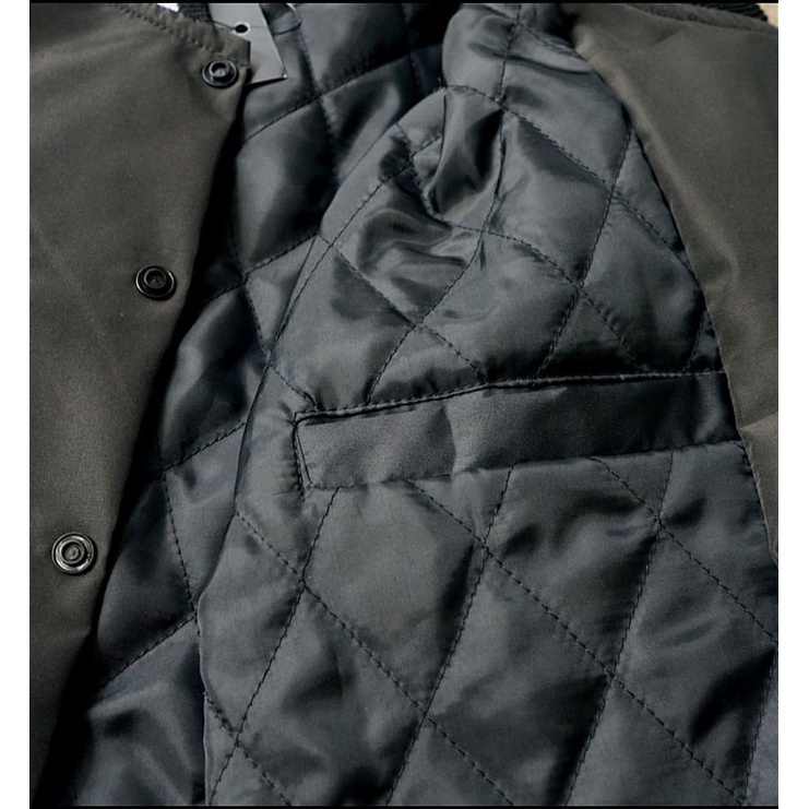 DISKON Miscast Varsity Jaket Vintage Chavez Black