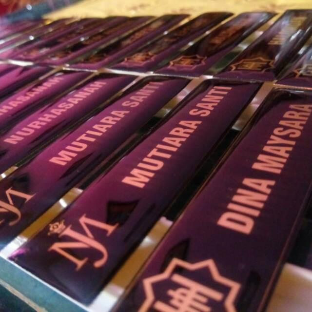 

Nama Dada (nametag) Peniti