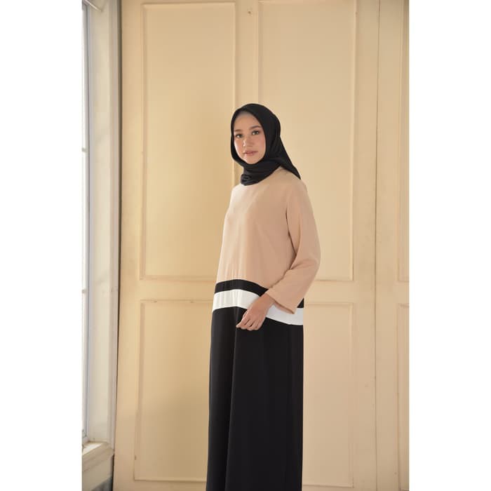 Nafashakila Rahmania Gamis, Abaya Coklat HItam