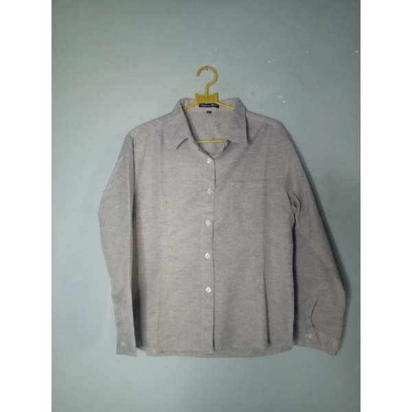 Kemeja wanita abu-abu preloved