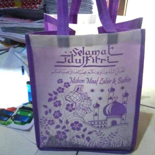 

TAS LEBARAN UKURAN SEDANG READY TANPA PO