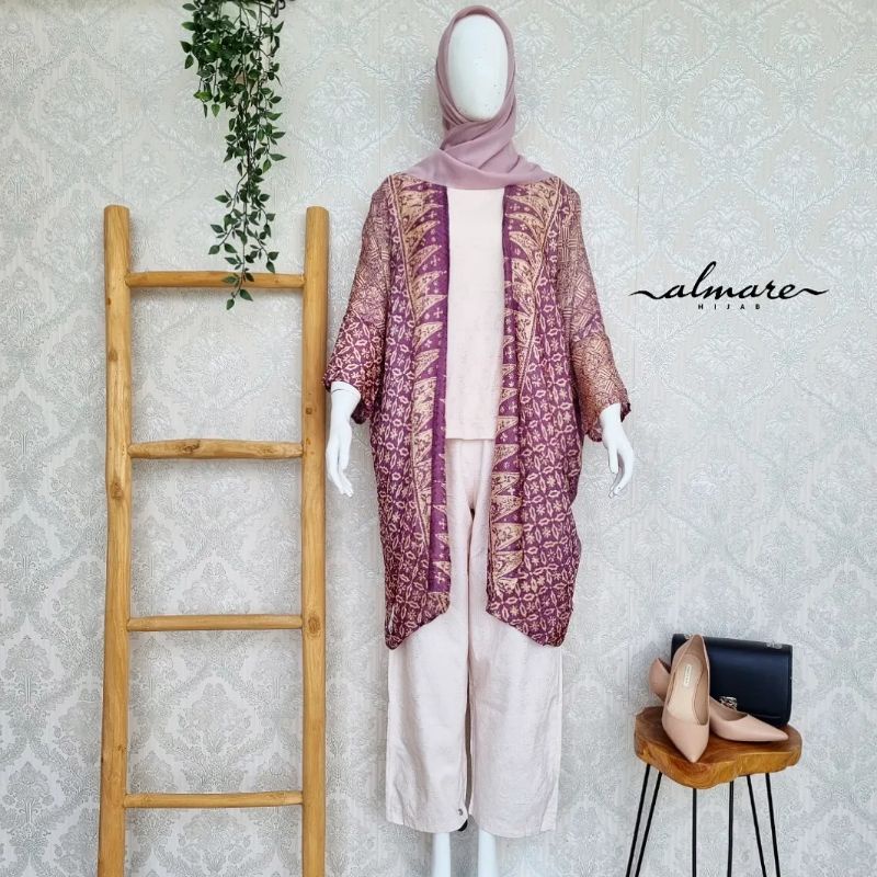 Setelah Kebaya Ungu Muda