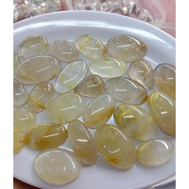 Kecubung rambut serat emas