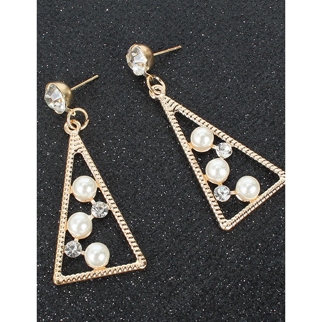 LRC Anting Tusuk Fashion Golden Alloy Diamond Pearl Earrings K44373