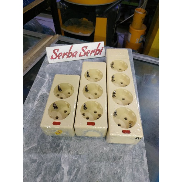 (VISALUX KOTAK KONTAK) Kotak stop kontak lubang kuningan