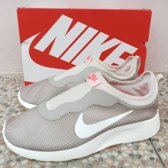 nike tanjun slip on womens