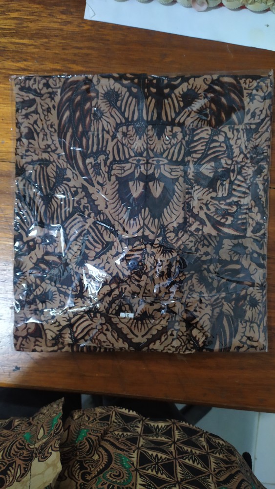 Kemeja Batik Sogan Gajah Mada Internasional