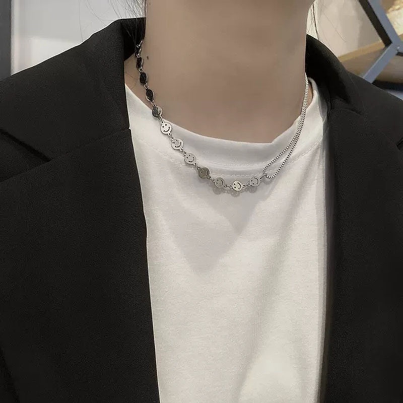 Kalung Rantai Bahan Titanium Steel Model Double layer Motif Smiley Face Gaya Hip hop Untuk Wanita