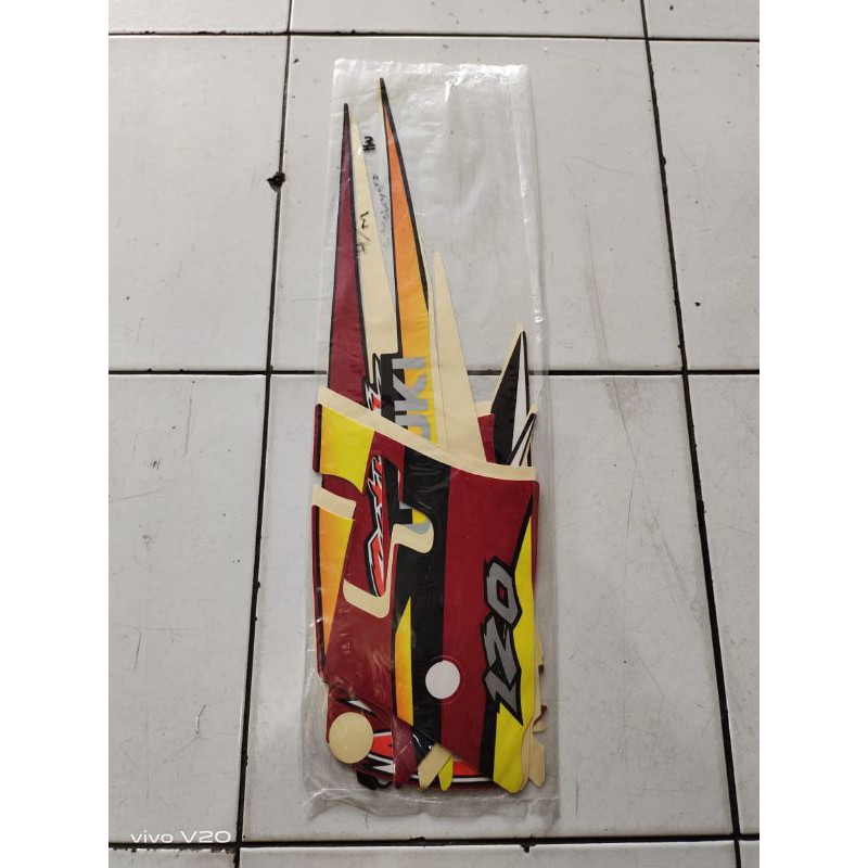 striping satria hiu merah hitam