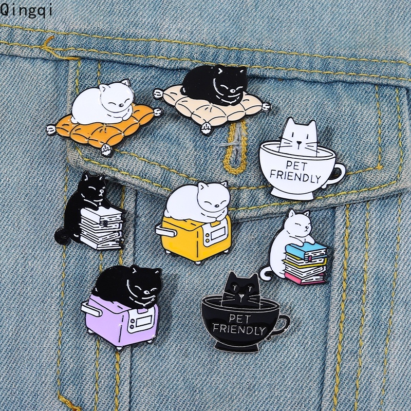 Bros Pin Enamel Desain Kartun Kucing Hitam Buku Kopi Untuk Aksesoris Kerah