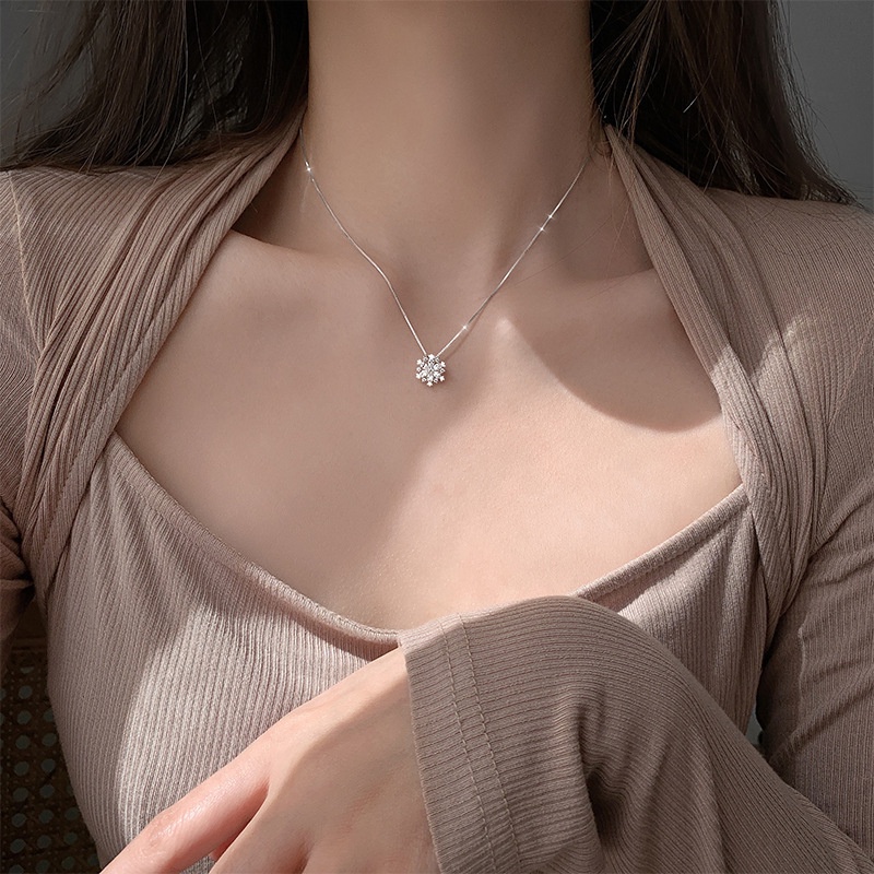 Korean version of zircon snowflake light luxury temperament all-match pendant clavicle chain 210807