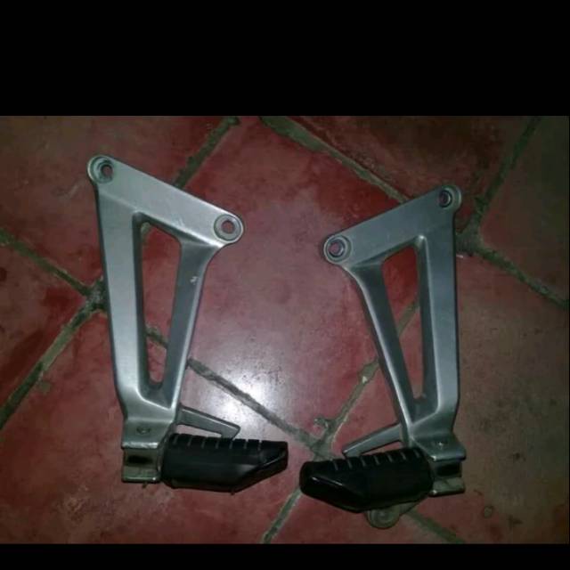 footstep belakang cbr 150 old  Thailand step belakang CBR 150 old ORI original