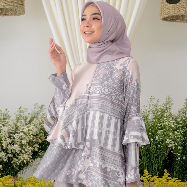 Preloved jeumpa blouse wearingklamby