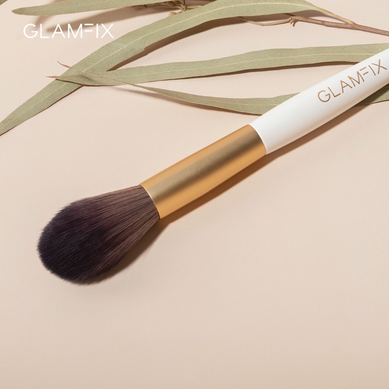 GLAMFIX Delicate Powder/Blush Brush Make Up 1 Pcs Kuas Make Up | GLAM FIX Alat Kecantikan Makeup YOU / Glamfix Delicate Powder Brush ( YOU MAKEUPS OFFICIAL STORE )