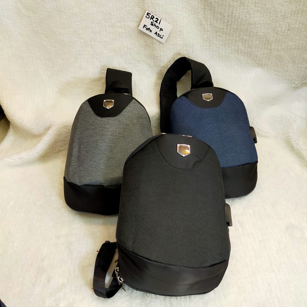 TAS SELEMPANG FASHION PRIA 19016 anti-pencurian Kunci Sling Bag Mode Tahan Air USB slot + cable