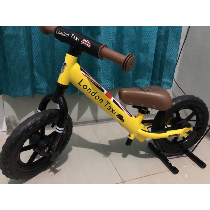 Balance Bike London Taxi (preloved)