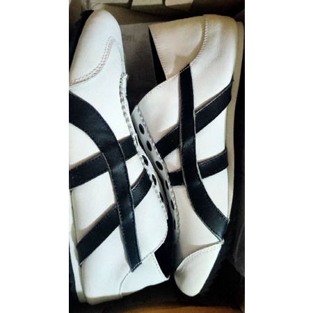 ASUKA SNEAKERS BY EZMOUR