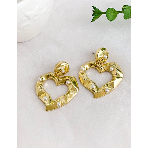 LRC Anting Tusuk Fashion Golden Alloy Concave Pearl Earrings K01472