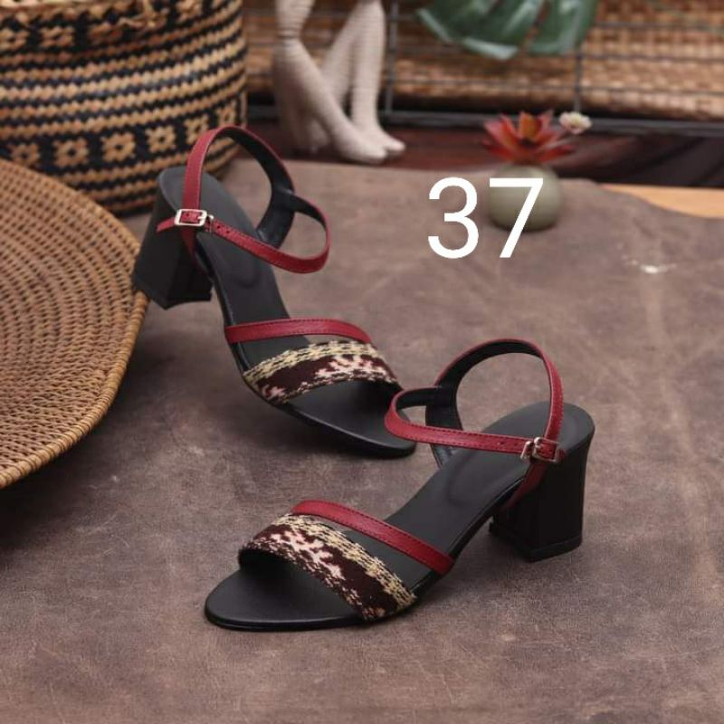 BLOCK HEELS, SEPATU TENUN NTT, SEPATU ETNIK MURAH, SEPATU HAK KOTAK, SEPATU HAK TAHU, HEELS KOTAK