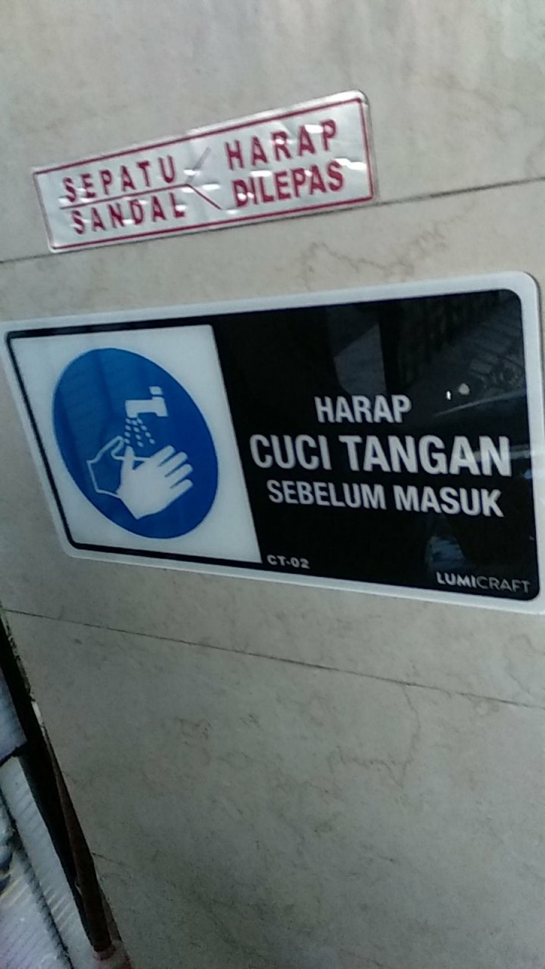 Akrilik Harap Cuci Tangan Sebelum Masuk Uk. 32x16cm Ct02