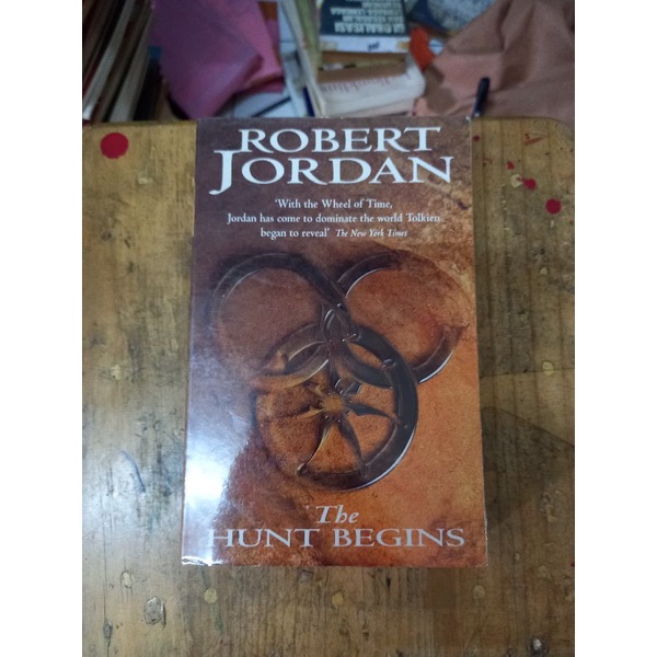 THE HUNT BEGINS - ROBERT JORDAN