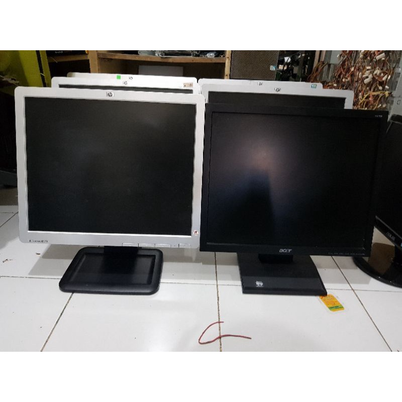 Monitor pc builtup 17&quot; kotak square normal