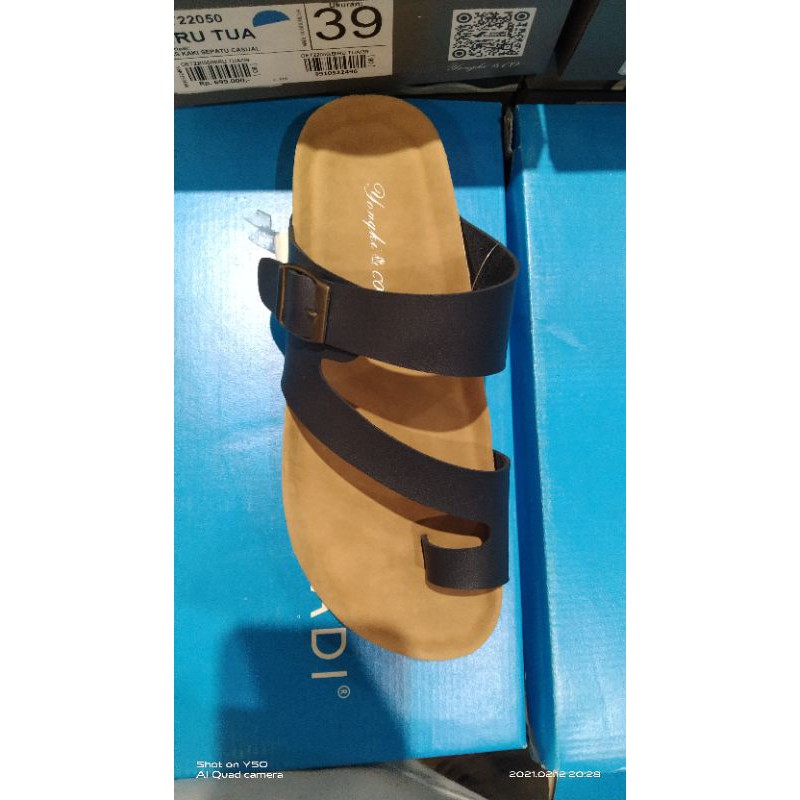 sandal cowok yongki komaladi