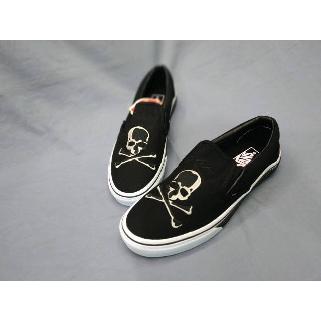 vans mastermind slip on