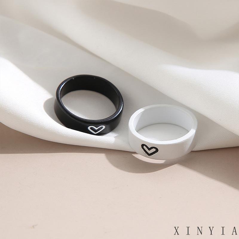 【Bayar di tempat】2pcs / Set Cincin Desain Hati Warna Hitam Dan Putih Gaya Korea Untuk Wanita