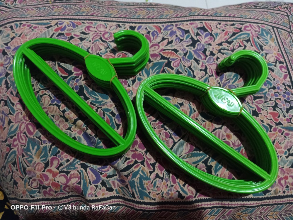 Hanger Jilbab Bentuk Oval ( Per Lusin )