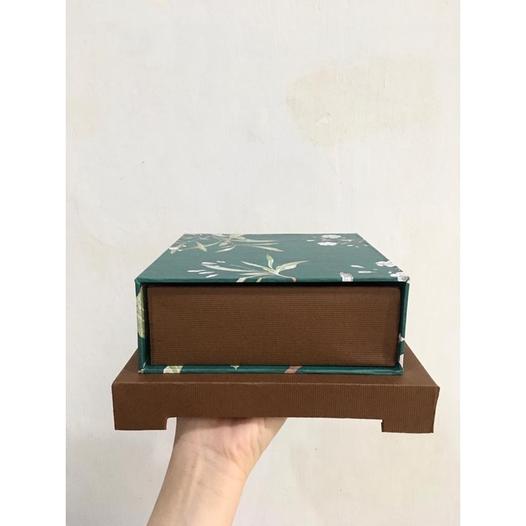 Costume Hampers/ Hardbox edisi mooncake box exclusive 1 BOX ISI 4