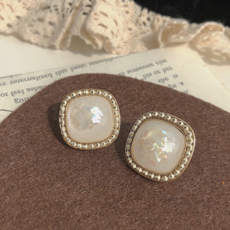 Anting Tusuk Vintage Gaya Korea Bentuk Kotak Hias Batu Permata Putih Untuk Wanita